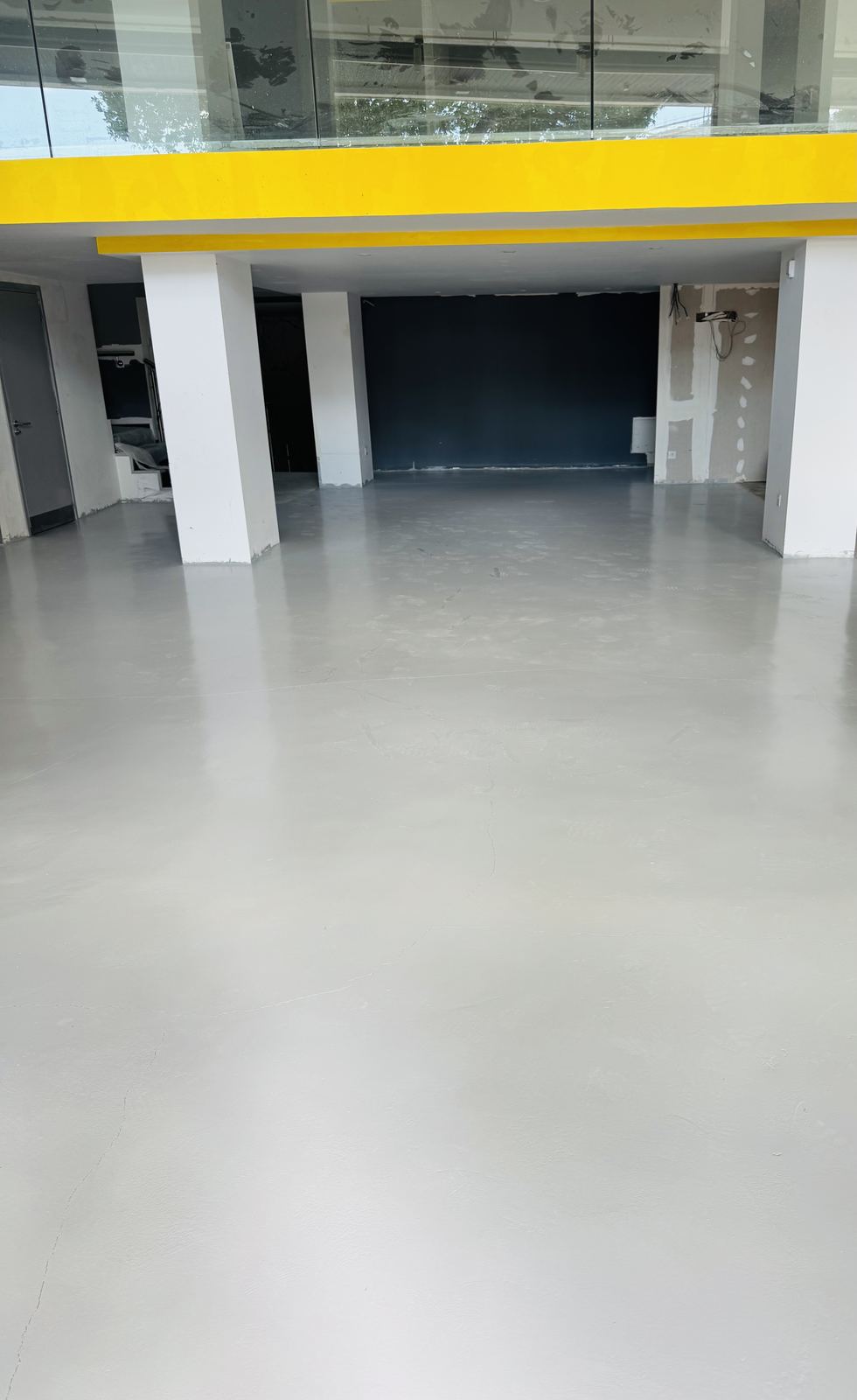 Garage and Workshop Floors: Epoxy, Polyurethane, Resin Stone or Sealed Concrete?